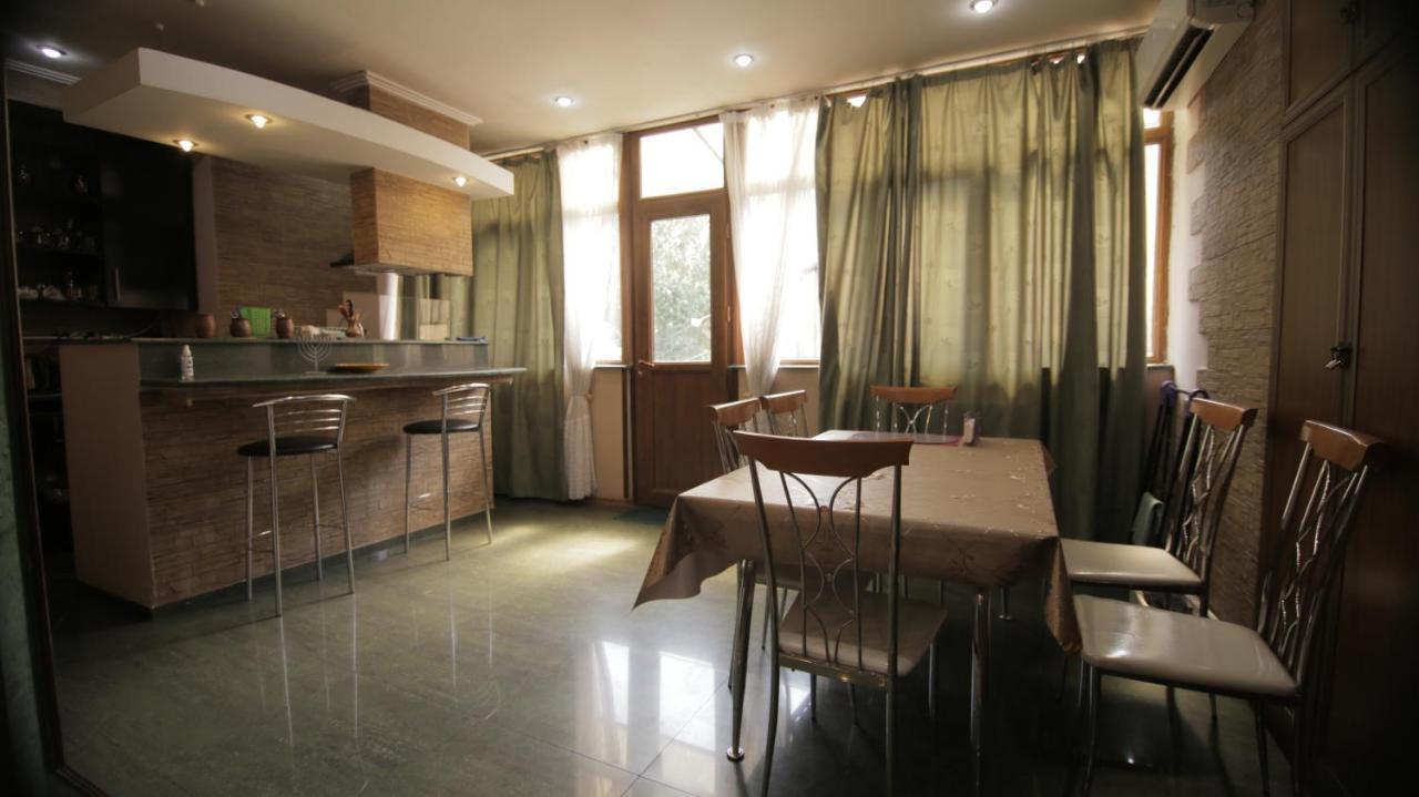 Apartment On Sanapiro Tiflis Exterior foto