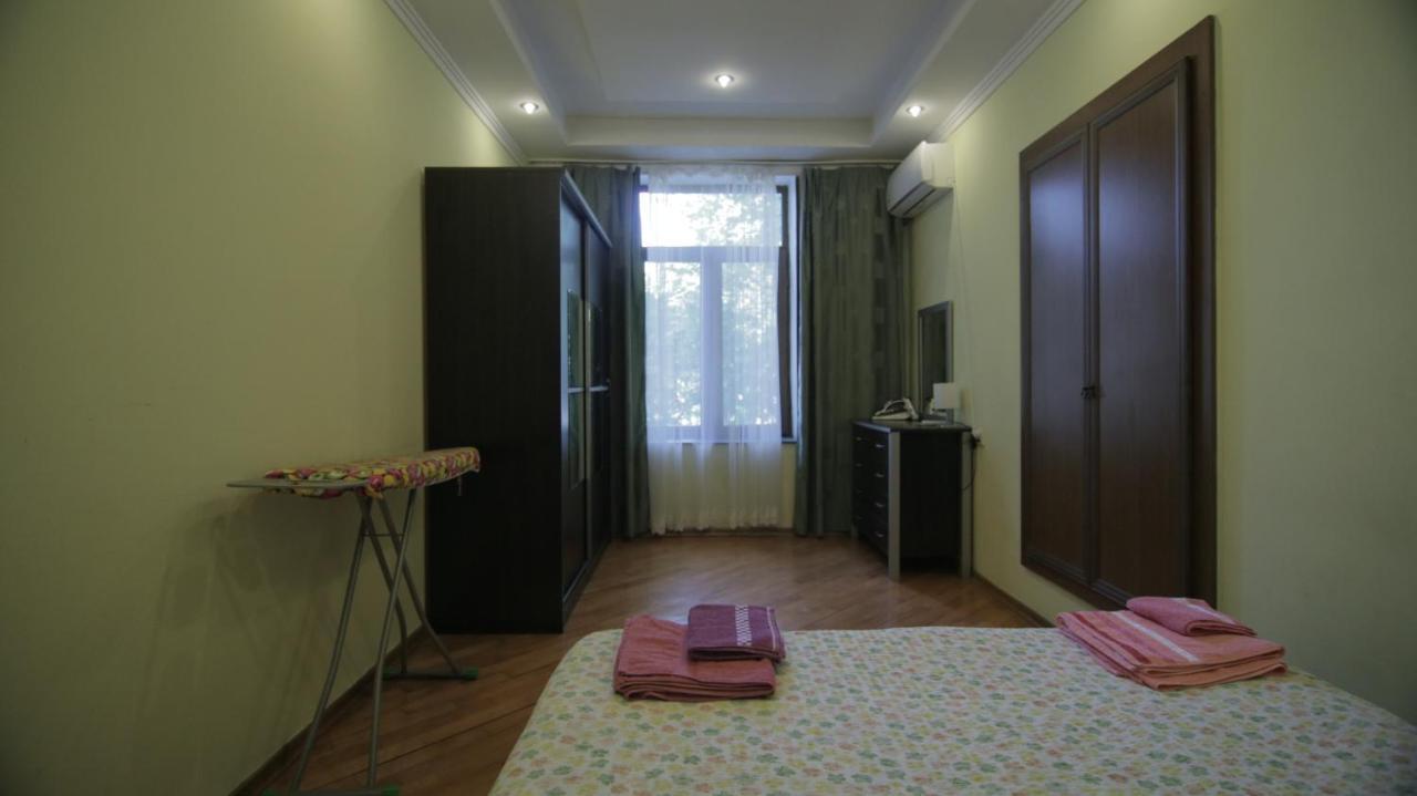 Apartment On Sanapiro Tiflis Exterior foto