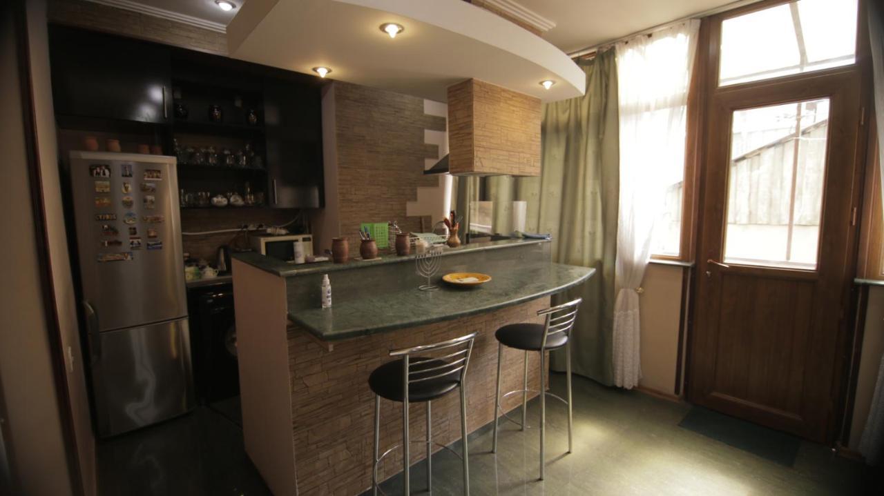 Apartment On Sanapiro Tiflis Exterior foto